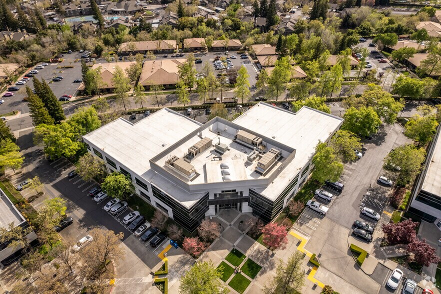 2250 Douglas Blvd, Roseville, CA à louer - Photo de l’immeuble – Image 2 sur 3