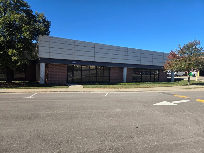 10450 Hickman Mills Dr, Kansas City, MO à vendre - Photo de l’immeuble – Image 3 sur 17