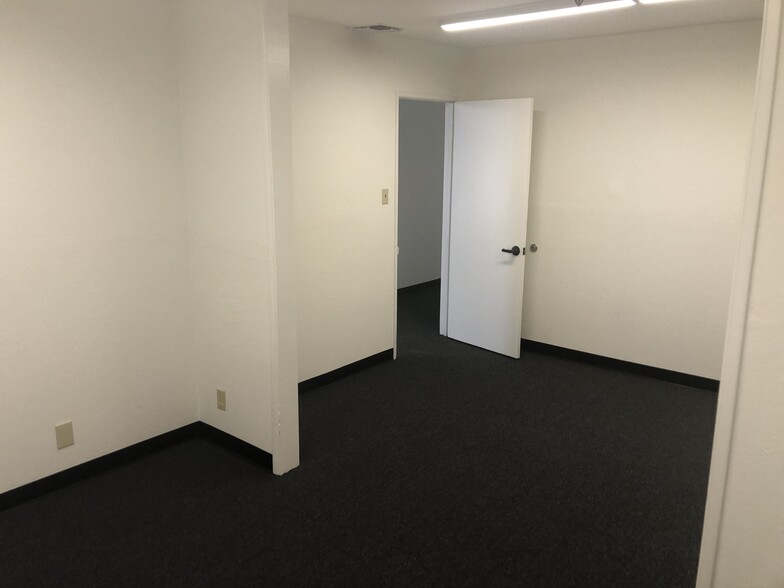 9852-9860 Baldwin Pl, El Monte, CA à louer - Photo de l’immeuble – Image 3 sur 7