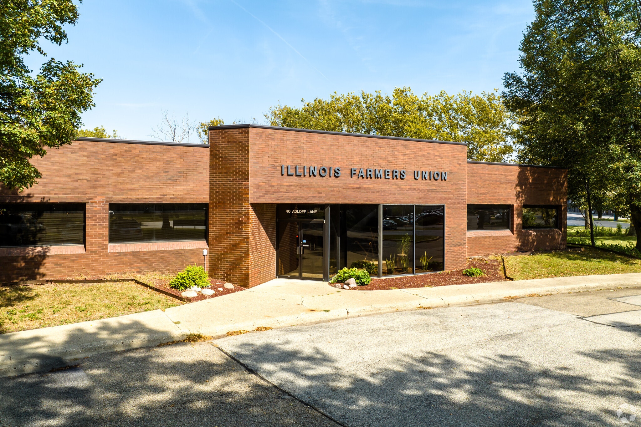 40 Adloff Ln, Springfield, IL à louer Photo principale– Image 1 sur 30