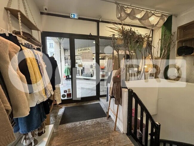 Plus de détails pour Local commercial à louer