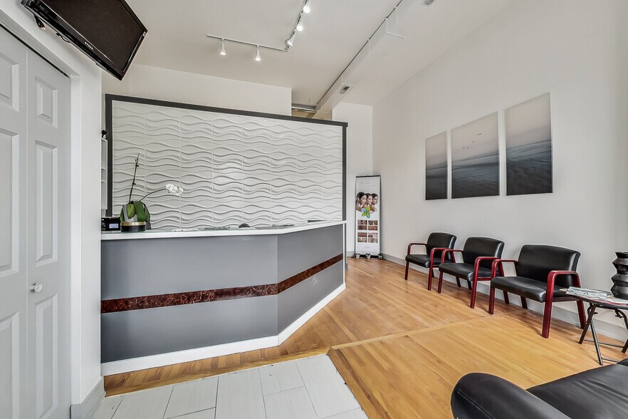 2540 W Chicago Ave, Chicago, IL à vendre - Hall d’entrée – Image 3 sur 15