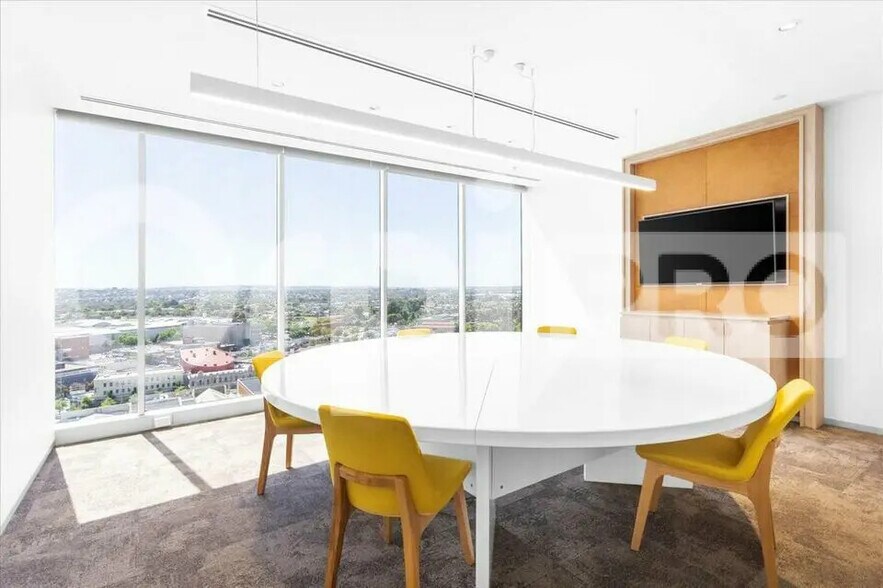 Bureau dans Argenteuil à louer - Photo de l’immeuble – Image 2 sur 5