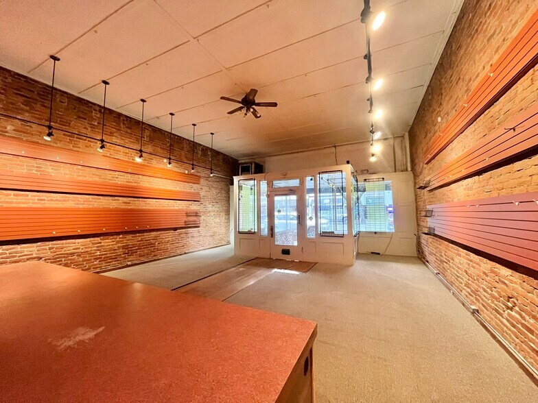 527 Main St, Woodland, CA à louer - Photo de l’immeuble – Image 3 sur 6