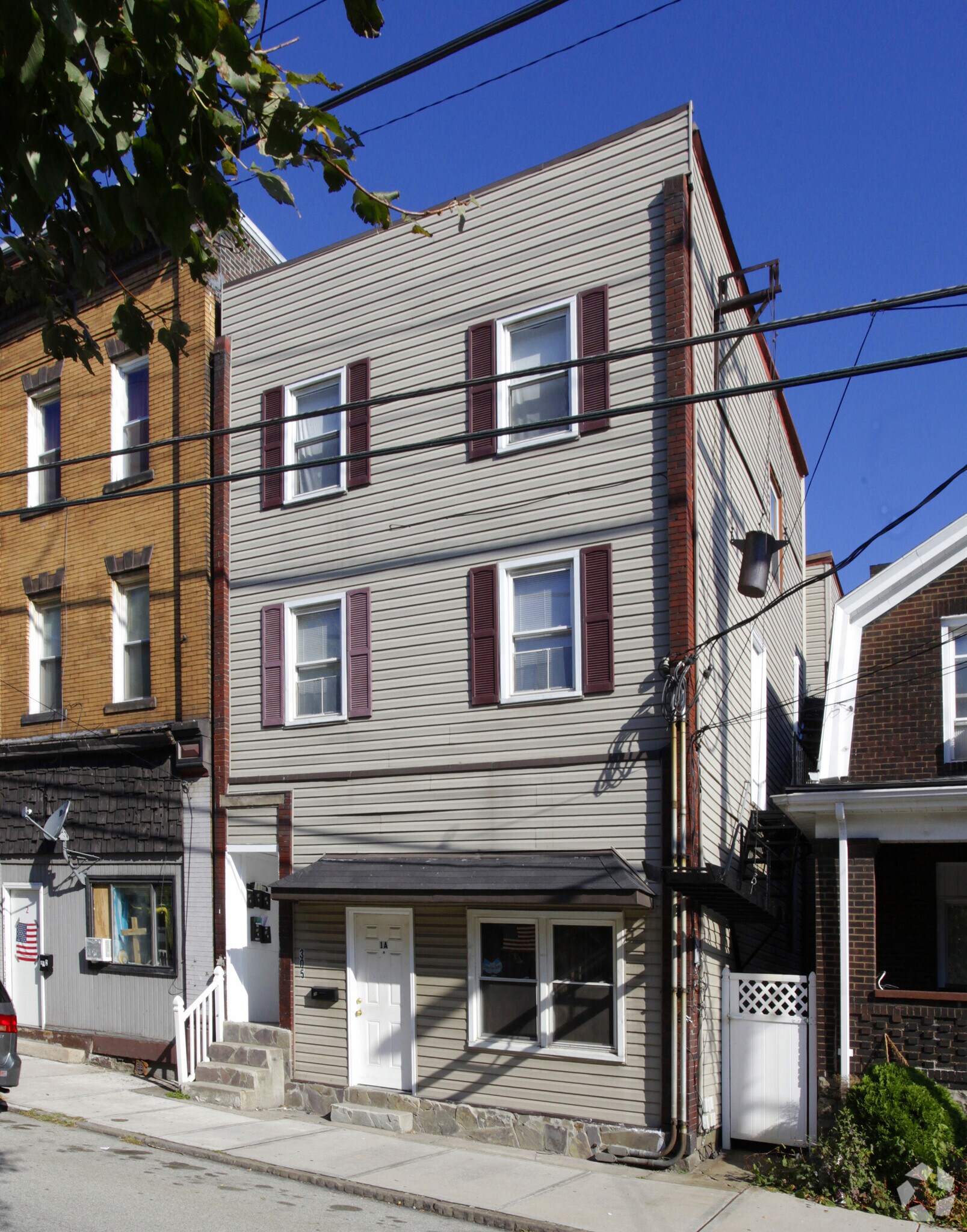 305 Bessemer Ave, East Pittsburgh, PA à vendre Photo principale– Image 1 sur 15