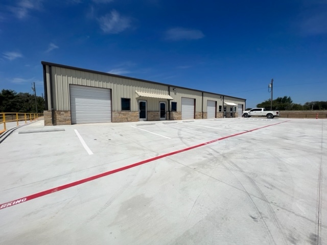 4230 US-67, Cleburne, TX à louer - Photo de l’immeuble – Image 2 sur 11