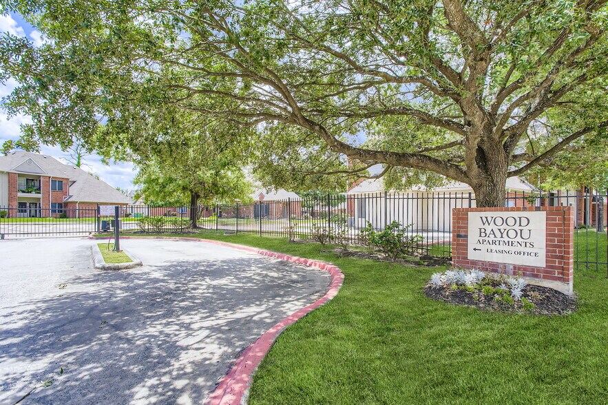 12380 Wood Bayou Dr, Houston, TX à vendre - Photo de l’immeuble – Image 3 sur 28