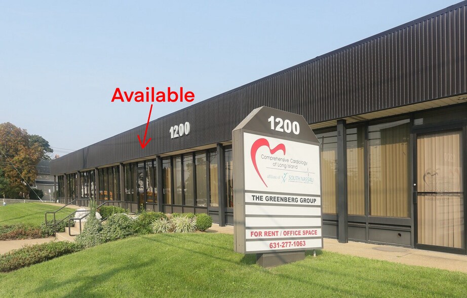 1200 W Broadway, Hewlett, NY à louer - Photo de l’immeuble – Image 2 sur 4