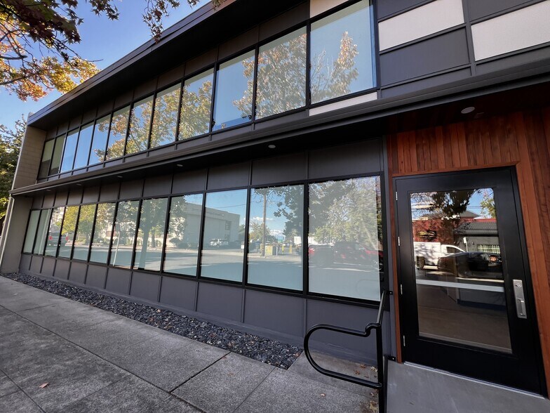 1304 East St, Redding, CA à louer - Photo de l’immeuble – Image 2 sur 17