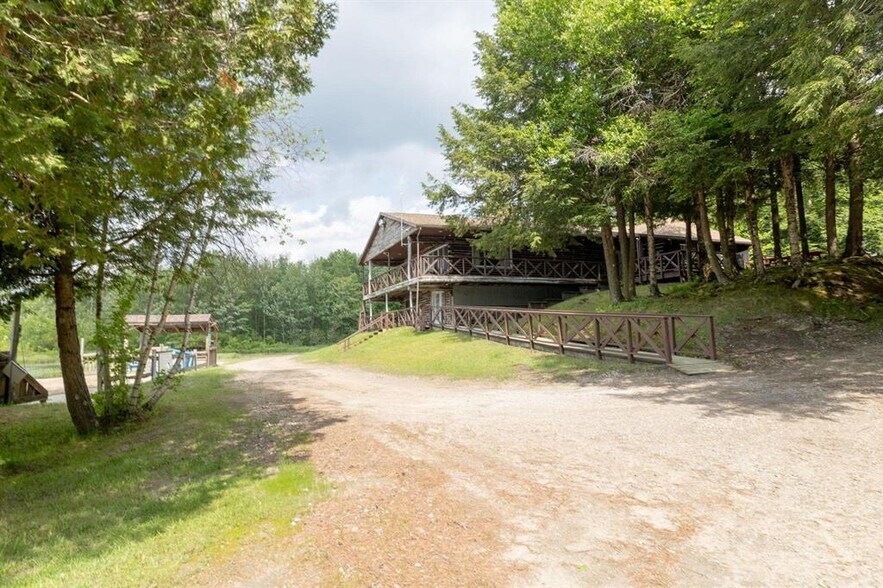 521 Co 27 rd, Oswegatchie, NY à vendre - Photo de l’immeuble – Image 2 sur 39