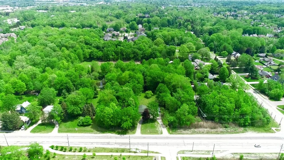 26200 Beck Rd, Novi, MI à vendre - Vidéo sur l’annonce professionnelle – Image 2 sur 30