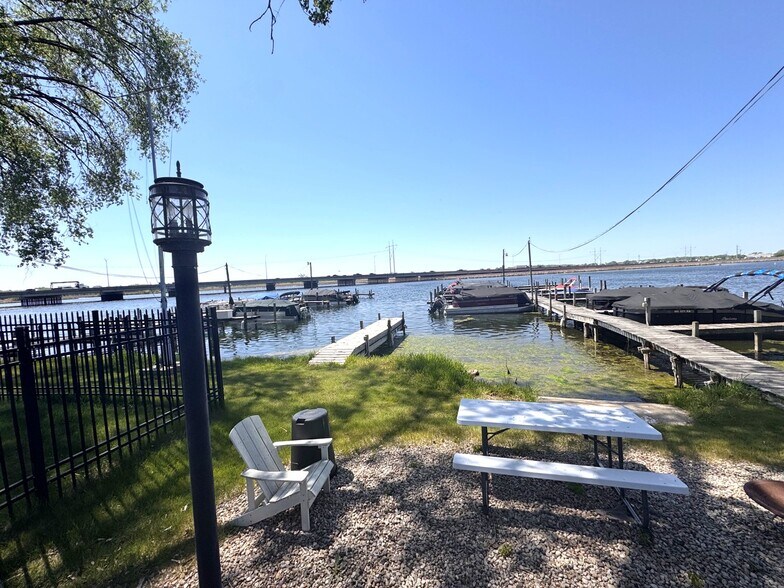 400 Interlake Dr, Madison, WI à louer - Photo de l’immeuble – Image 3 sur 23