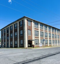 229 Montgomery Ave, Albemarle, NC à louer Photo de l’immeuble– Image 1 sur 24