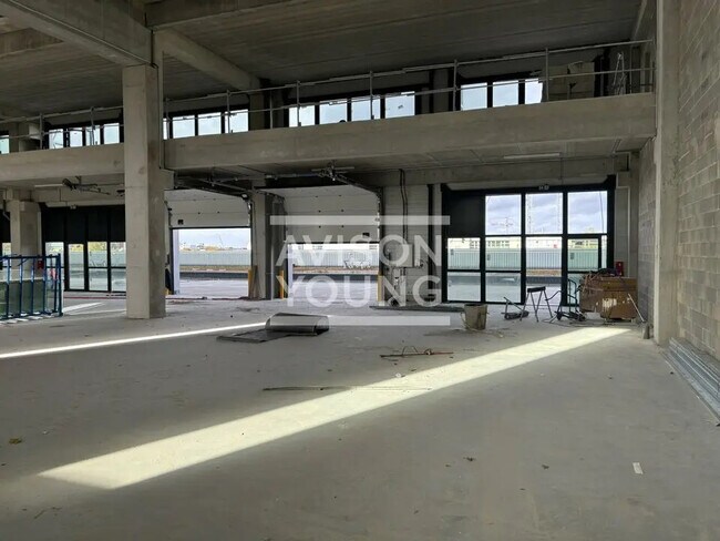 Plus de détails pour Local d'activités à louer