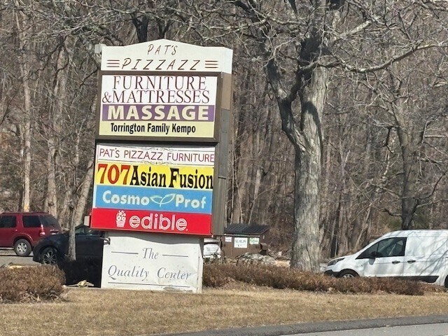 679-711 Winsted Rd, Torrington, CT à louer - Photo de l’immeuble – Image 3 sur 3