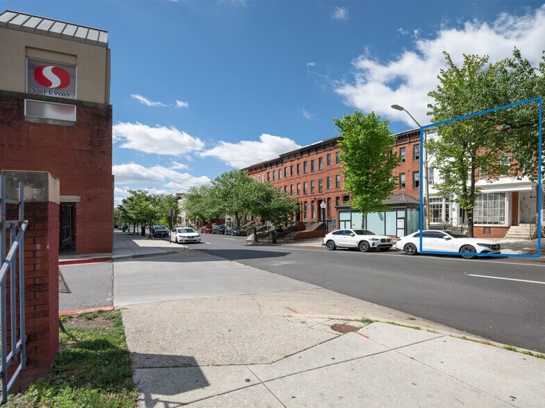 Auction - 2422-24 N Charles | 89% Occ. portefeuille de 2 biens à vendre sur LoopNet.fr - Photo de l’immeuble – Image 3 sur 11
