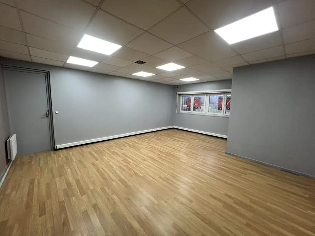 Local d’activités dans Estrablin à louer Photo intérieure– Image 1 sur 10