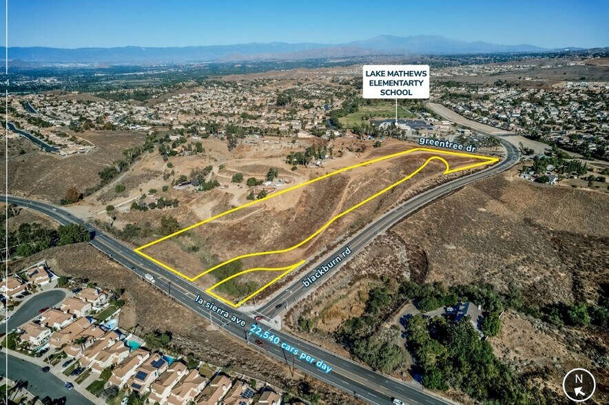 NEC La Sierra Ave, Riverside, CA à vendre - Aérien – Image 2 sur 3