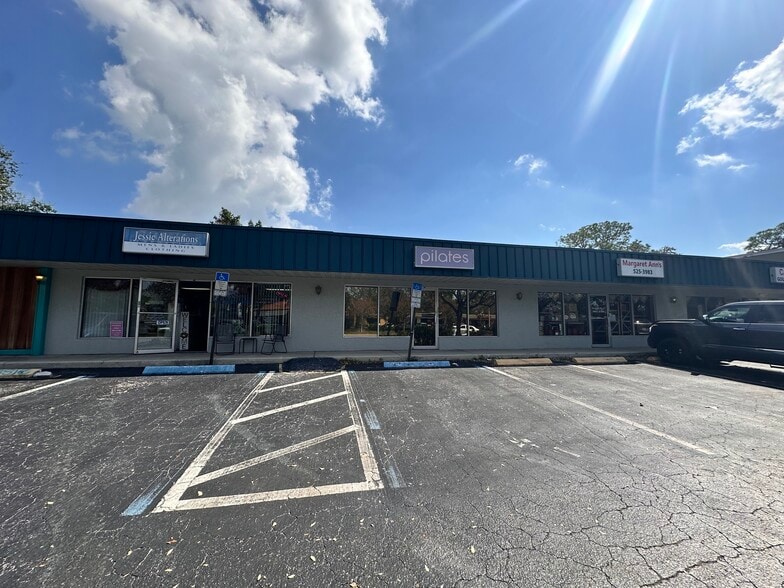 5625 4th St N, Saint Petersburg, FL à louer - Photo de l’immeuble – Image 3 sur 9