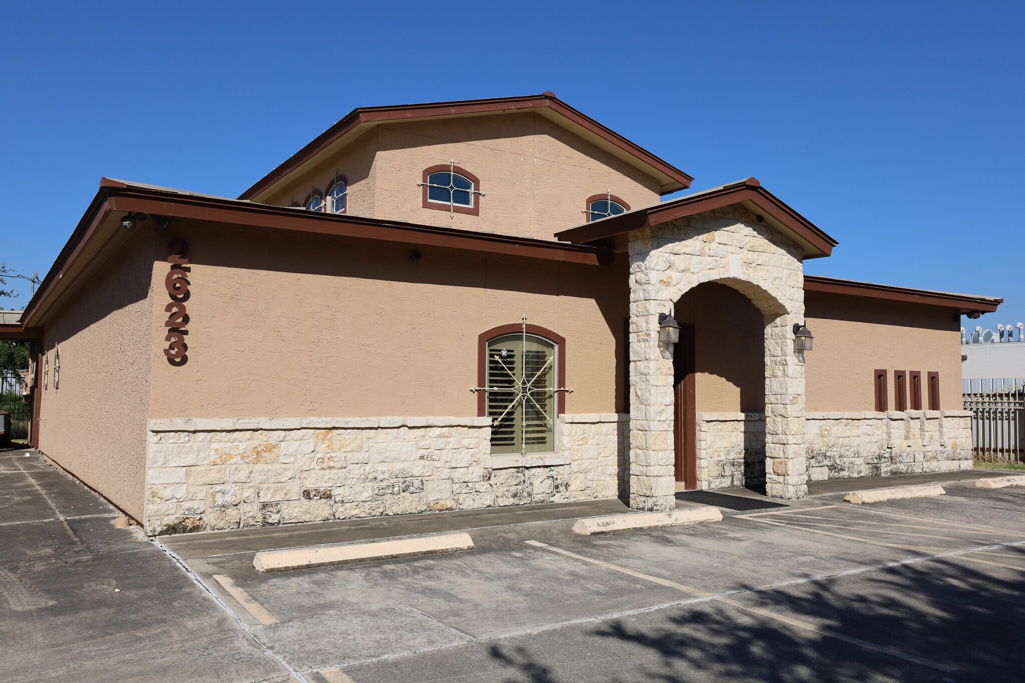 2623 Commercial Ave, San Antonio, TX à vendre Photo principale– Image 1 sur 2