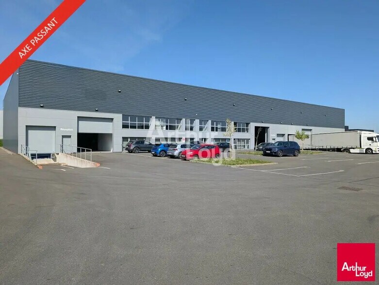Local d’activités dans Noyal-Châtillon-sur-Seiche à louer - Photo de l’immeuble – Image 1 sur 8