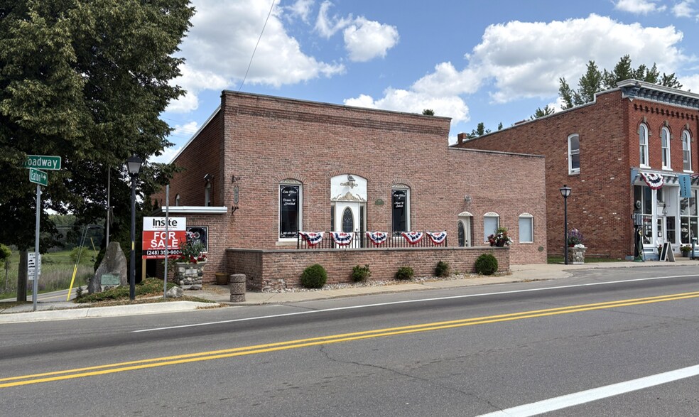 650 Broadway, Davisburg, MI à vendre - Photo de l’immeuble – Image 1 sur 10