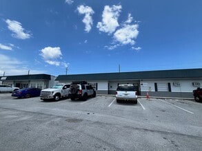 4760-4838 NE 12th Ave, Oakland Park, FL à louer Photo de l’immeuble– Image 1 sur 1