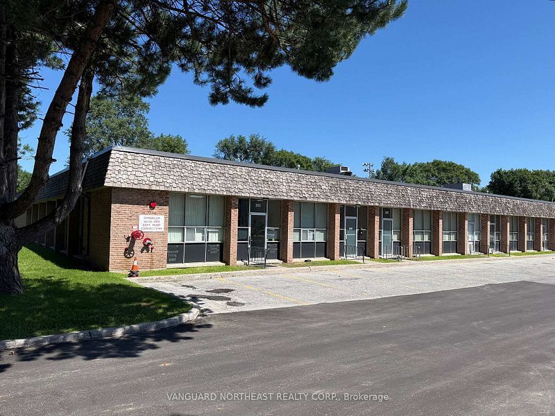 321-343 Lesmill Rd, Toronto, ON à louer Photo de l’immeuble– Image 1 sur 4