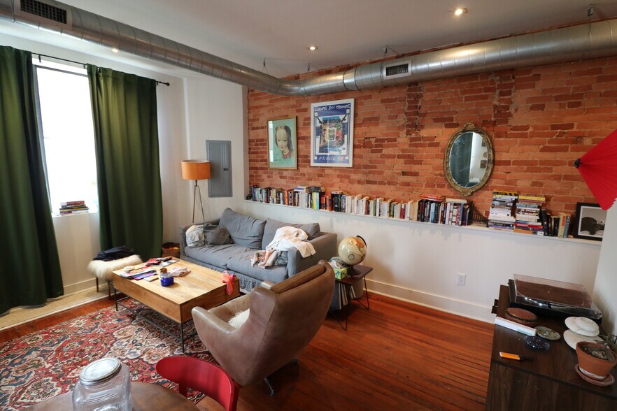 775 S 8th St, Philadelphia, PA à vendre - Photo de l’immeuble – Image 2 sur 11