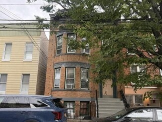 Plus de détails pour 1428 30th Dr, Astoria, NY - Logement à vendre