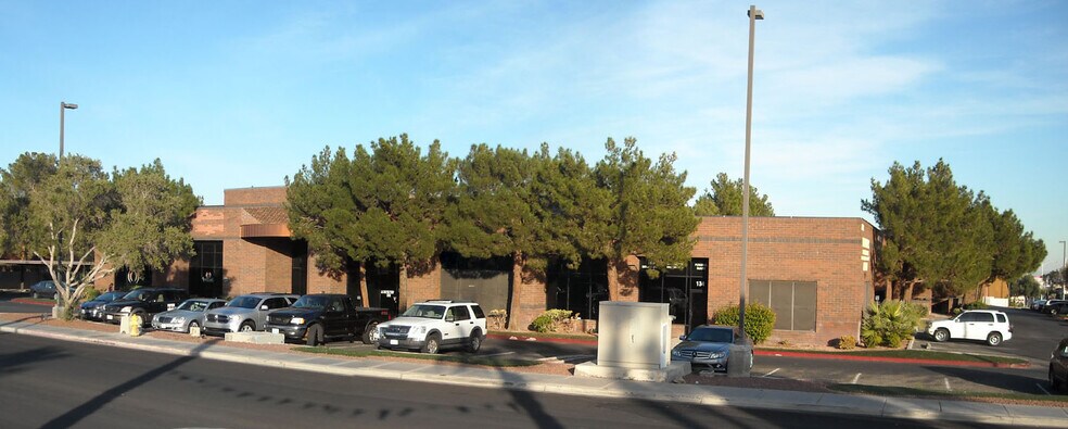 6600 W Charleston Blvd, Las Vegas, NV à louer - Photo de l’immeuble – Image 2 sur 9