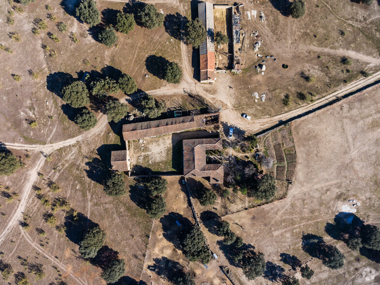 Terrain dans Colmenar del Arroyo, Madrid à vendre - Photo de l’immeuble – Image 2 sur 24