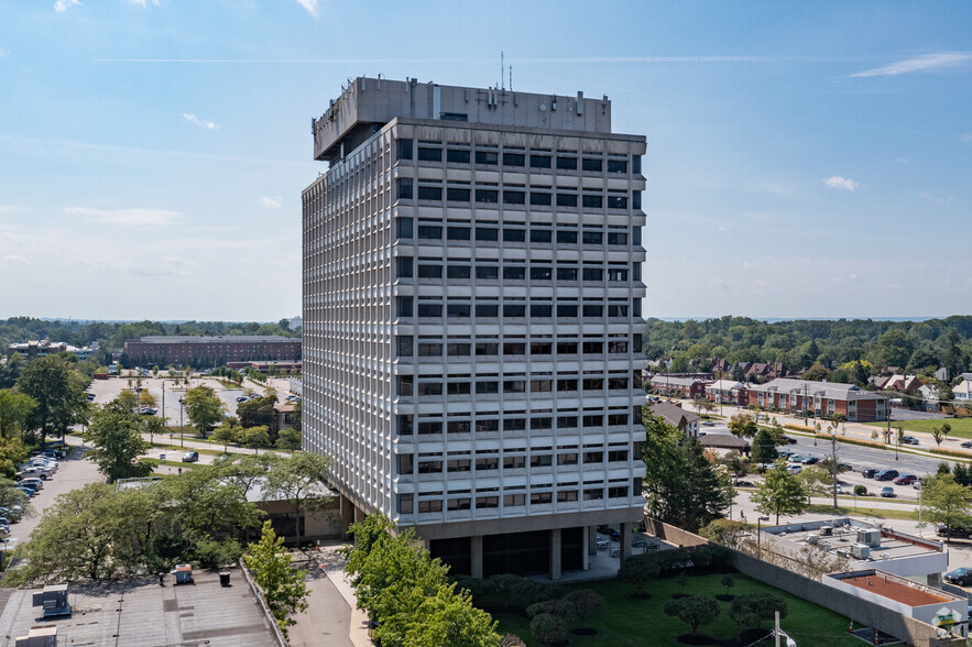 20600 Chagrin Blvd, Shaker Heights, OH à louer - Photo de l’immeuble – Image 1 sur 16