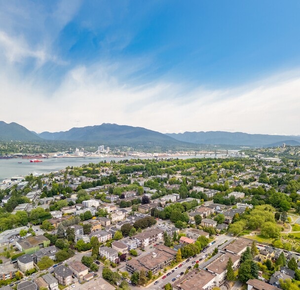 2178 Triumph St, Vancouver, BC à vendre - Aérien – Image 2 sur 4
