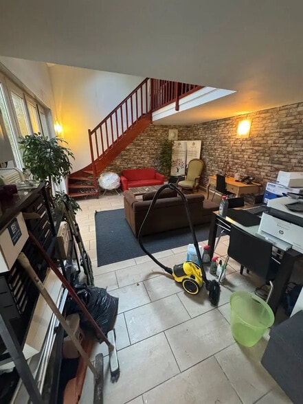 Bureau dans Garches à louer - Photo de l’immeuble – Image 1 sur 5
