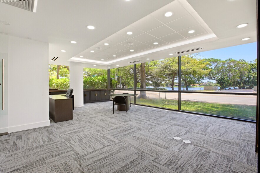 6625 Miami Lakes Dr, Miami Lakes, FL à vendre - Photo de l’immeuble – Image 2 sur 22