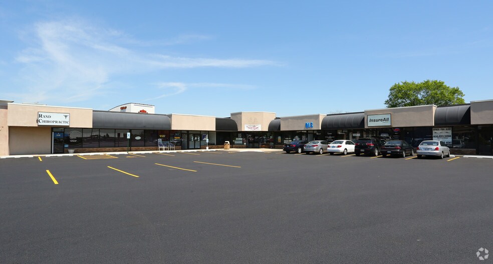 2001 N Rand Rd, Palatine, IL à louer - Photo de l’immeuble – Image 3 sur 12