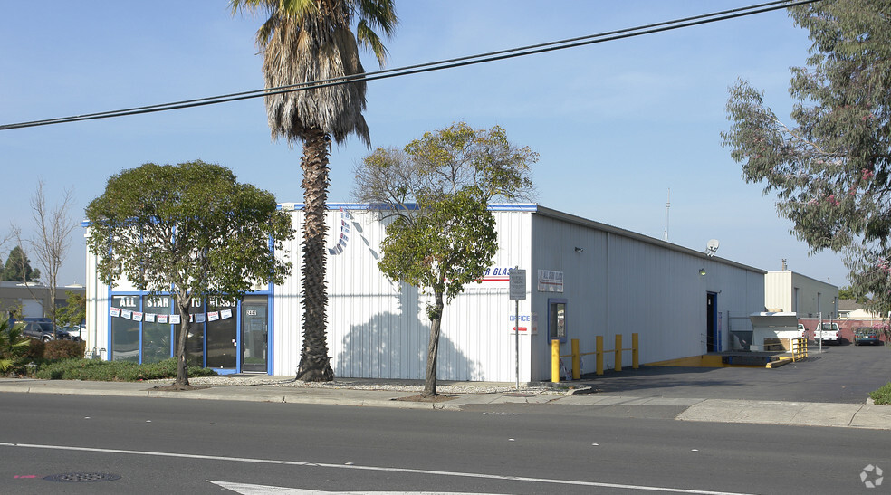 2447 Industrial Pky W, Hayward, CA à louer - Photo principale – Image 1 sur 8