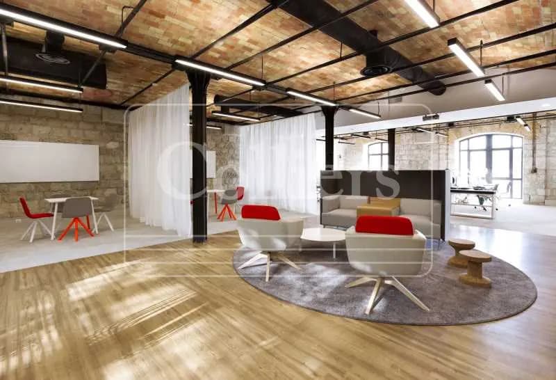 10 Place De La Joliette, Marseille à louer - Photo de l’immeuble – Image 3 sur 15