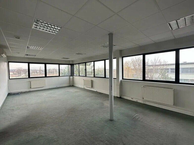 Bureau dans Niederhausbergen à louer - Photo de l’immeuble – Image 3 sur 7