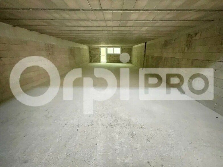 Local d'activités dans Saint-Chéron à vendre - Photo de l’immeuble – Image 2 sur 7