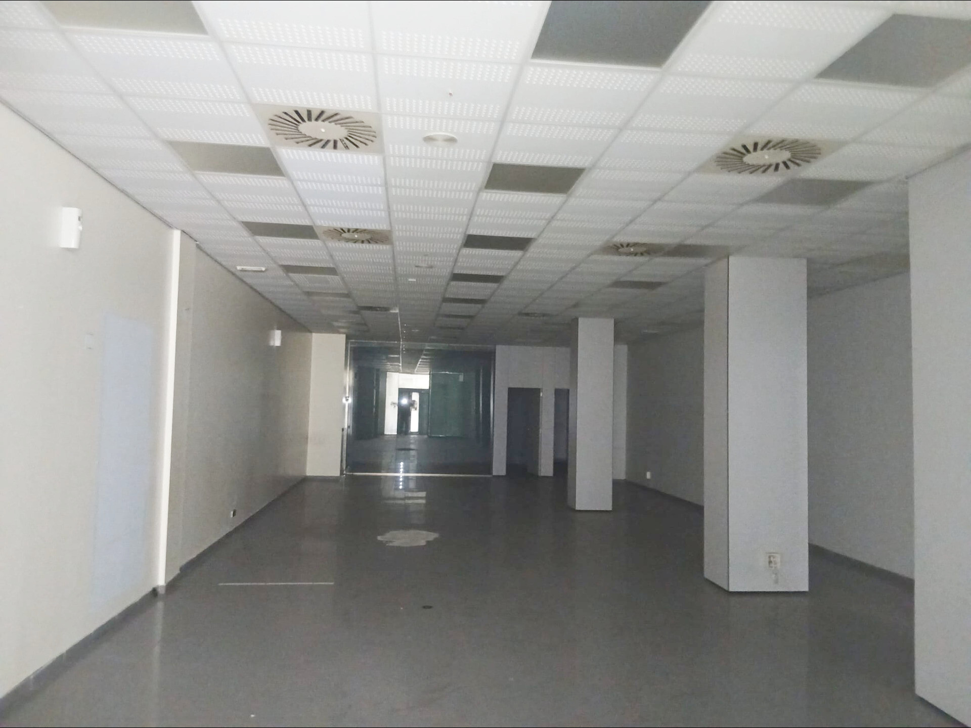 Local commercial dans El Vendrell, Tarragona à louer Plan d’étage– Image 1 sur 6