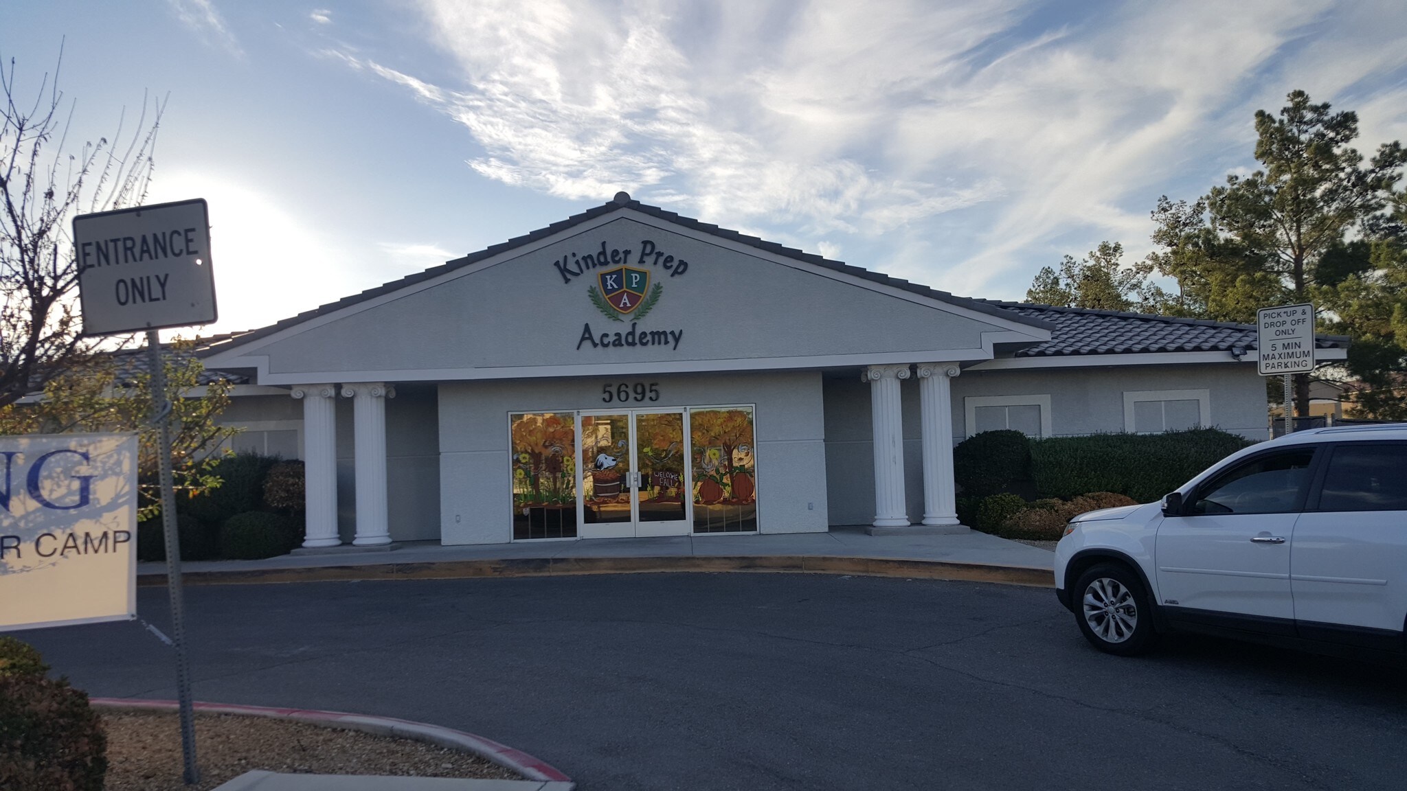 5695 N Rainbow Blvd, Las Vegas, NV à louer Photo principale– Image 1 sur 23