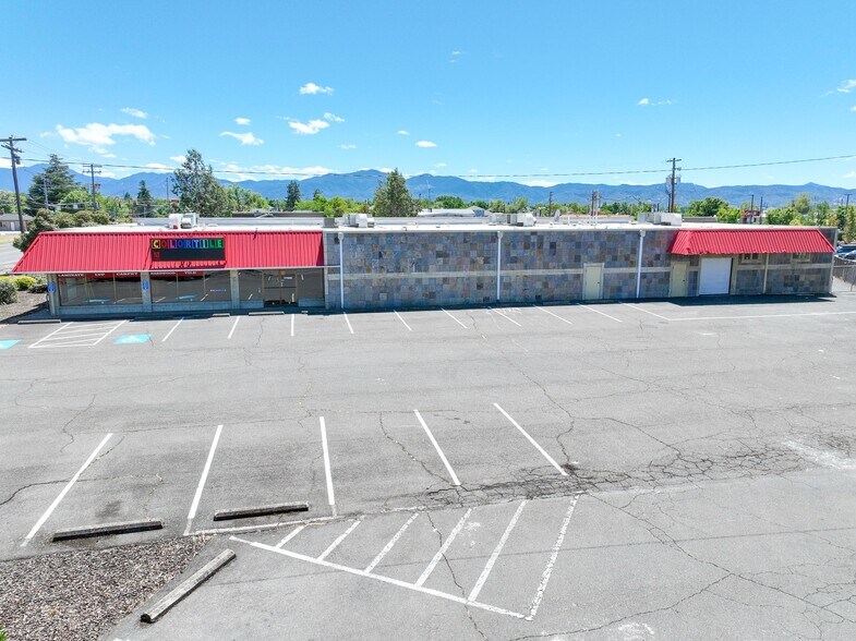 3069 Crater Lake Ave, Medford, OR à vendre - Photo de l’immeuble – Image 2 sur 8