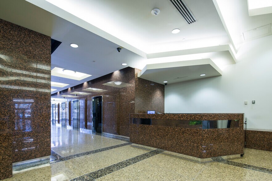 15910 Ventura Blvd, Encino, CA à louer - Hall d’entrée – Image 3 sur 12