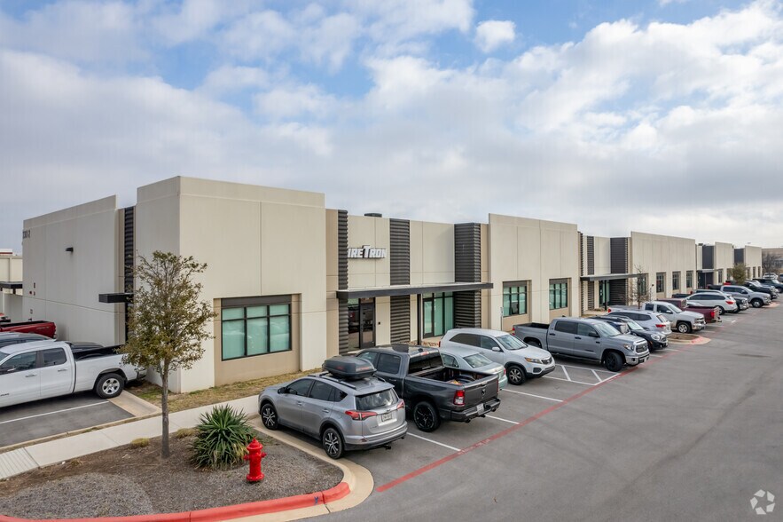 2301 Double Creek Dr, Round Rock, TX à louer - Photo principale – Image 1 sur 7