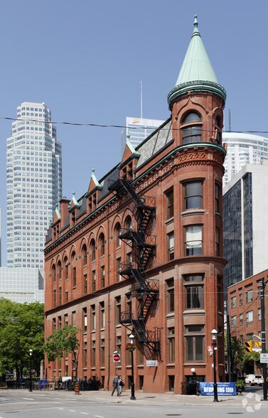 49 Wellington St E, Toronto, ON à louer - Photo de l’immeuble – Image 2 sur 3