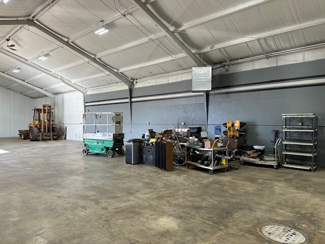 1465 Cornell Rd, Howard, WI à vendre - Photo de l’immeuble – Image 3 sur 33