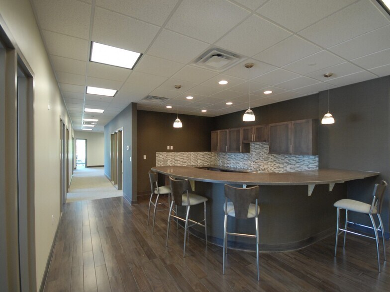 2255 Wealthy St SE, Grand Rapids, MI à louer - Photo intérieure – Image 2 sur 9