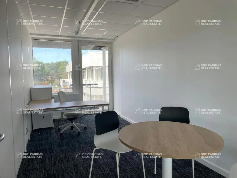 Bureau dans Ventabren à louer - Photo de l’immeuble – Image 2 sur 22